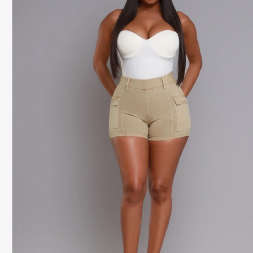 Women's Khaki Pull On Cargo Shorts (L/XL)